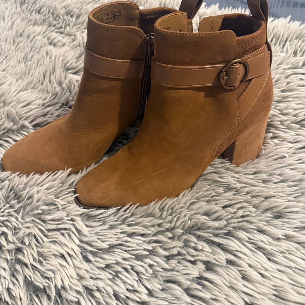 Vionic Tenley suede Tan Ankle Boots with Buckle Detail